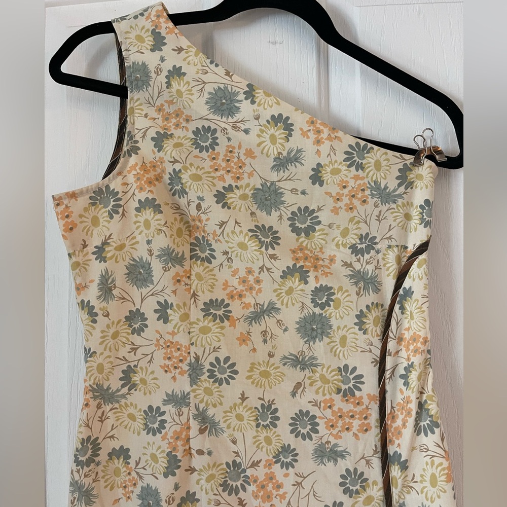 Preloved- Floral print asymmetrical dress designed by 🇨🇦Canadian design house - Picture 3 of 15